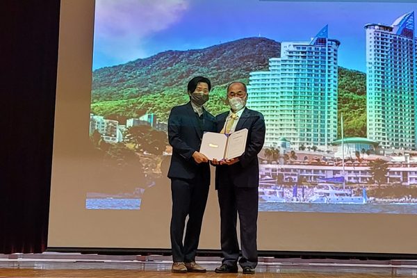 2022 제어로봇시스템학회(ICROS) 우수신진연구자 세션에서 연구실 연구가 소개되었고, 손동훈 교수님이 우수신진연구자상을 수상했습니다.
